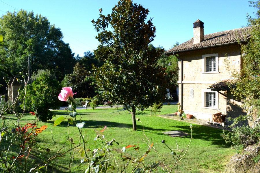 Agriturismo La Sorgente Di Nepi Hotel Exterior photo